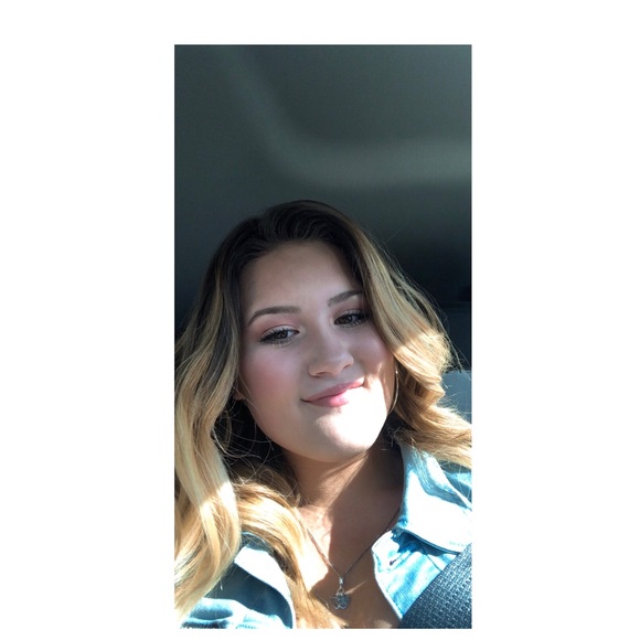 Meet your Posher, Olivia - Picture 1 of 1